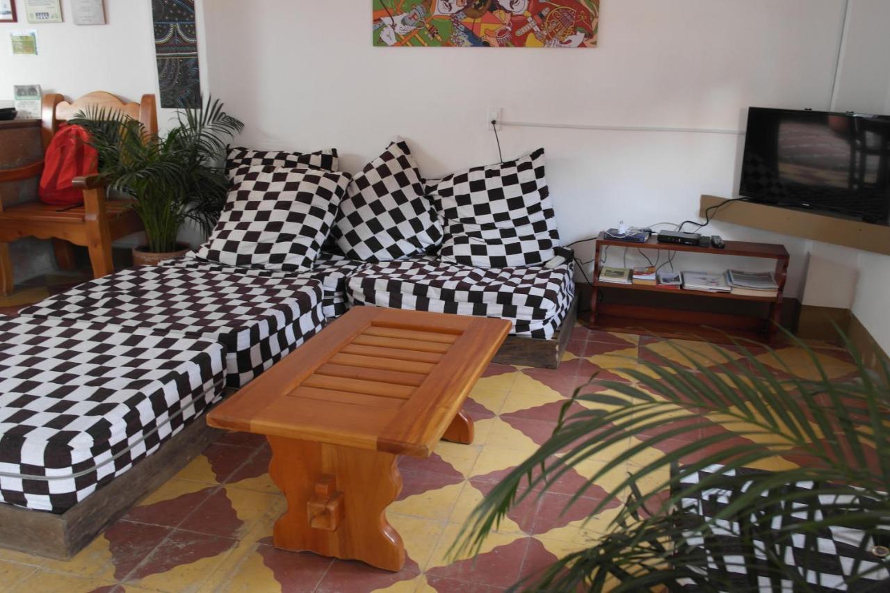 Sergeant Pepper'S Hostel Jardín Exteriör bild